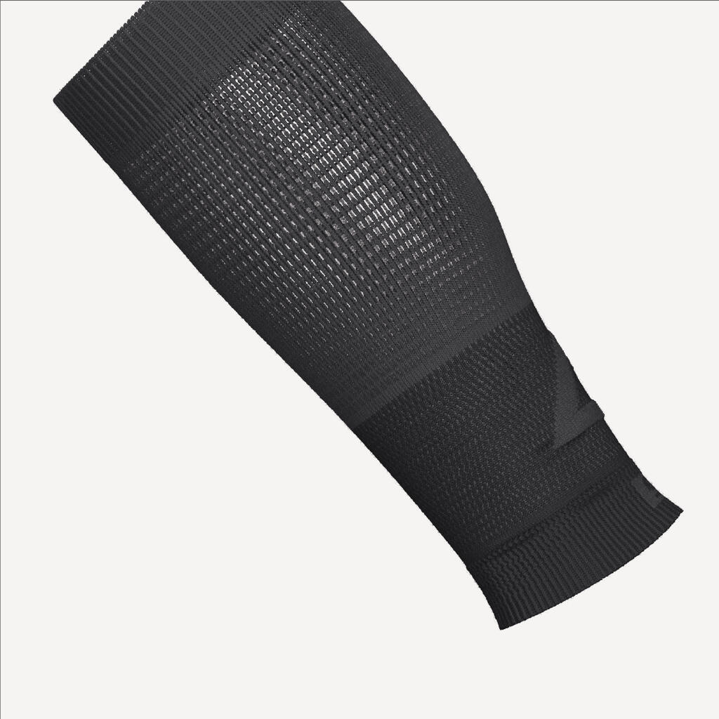 Manchon de compression running KIPRUN 500 noirs