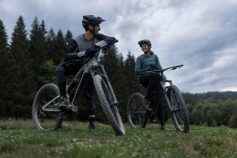 CUM SĂ ALEGI ÎMBRĂCĂMINTEA PENTRU A PRACTICA CICLISM ÎN SEZONUL RECE