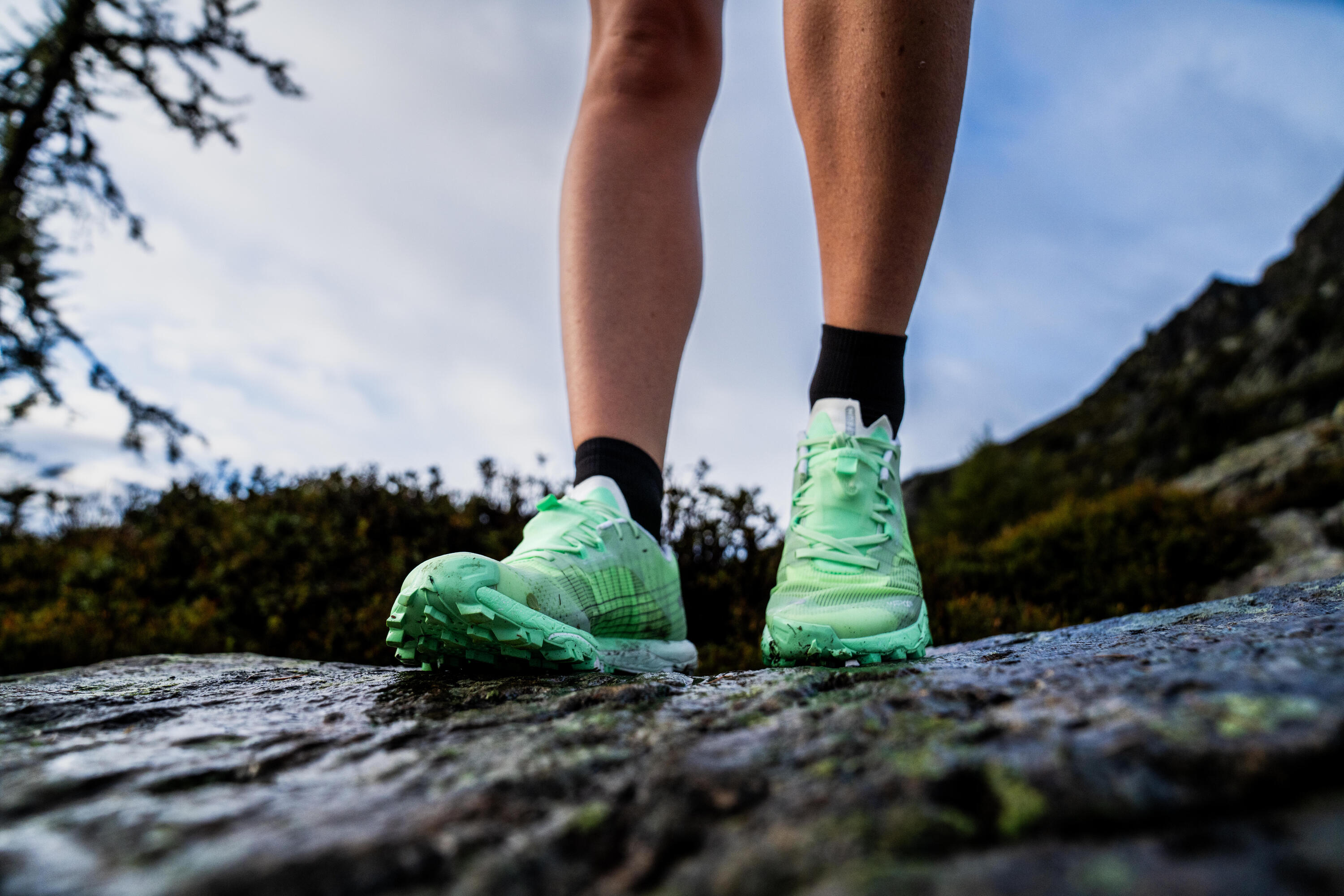 Chaussures trail running compétition femme - kiprun race light vert clair 11/19