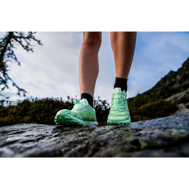 Chaussures trail running compétition femme - kiprun race light vert clair