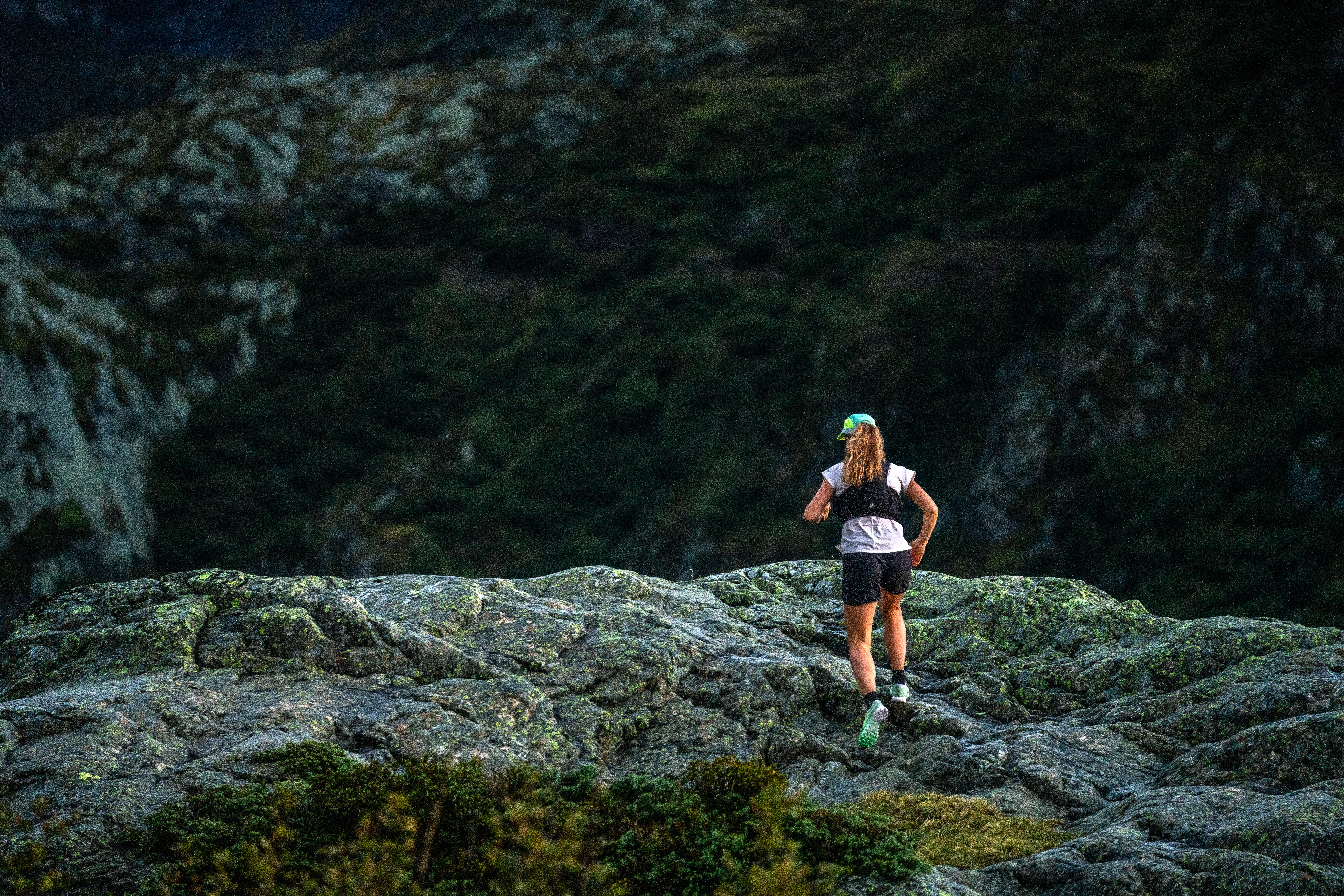 Short de course ample femme - noir - KIPRUN