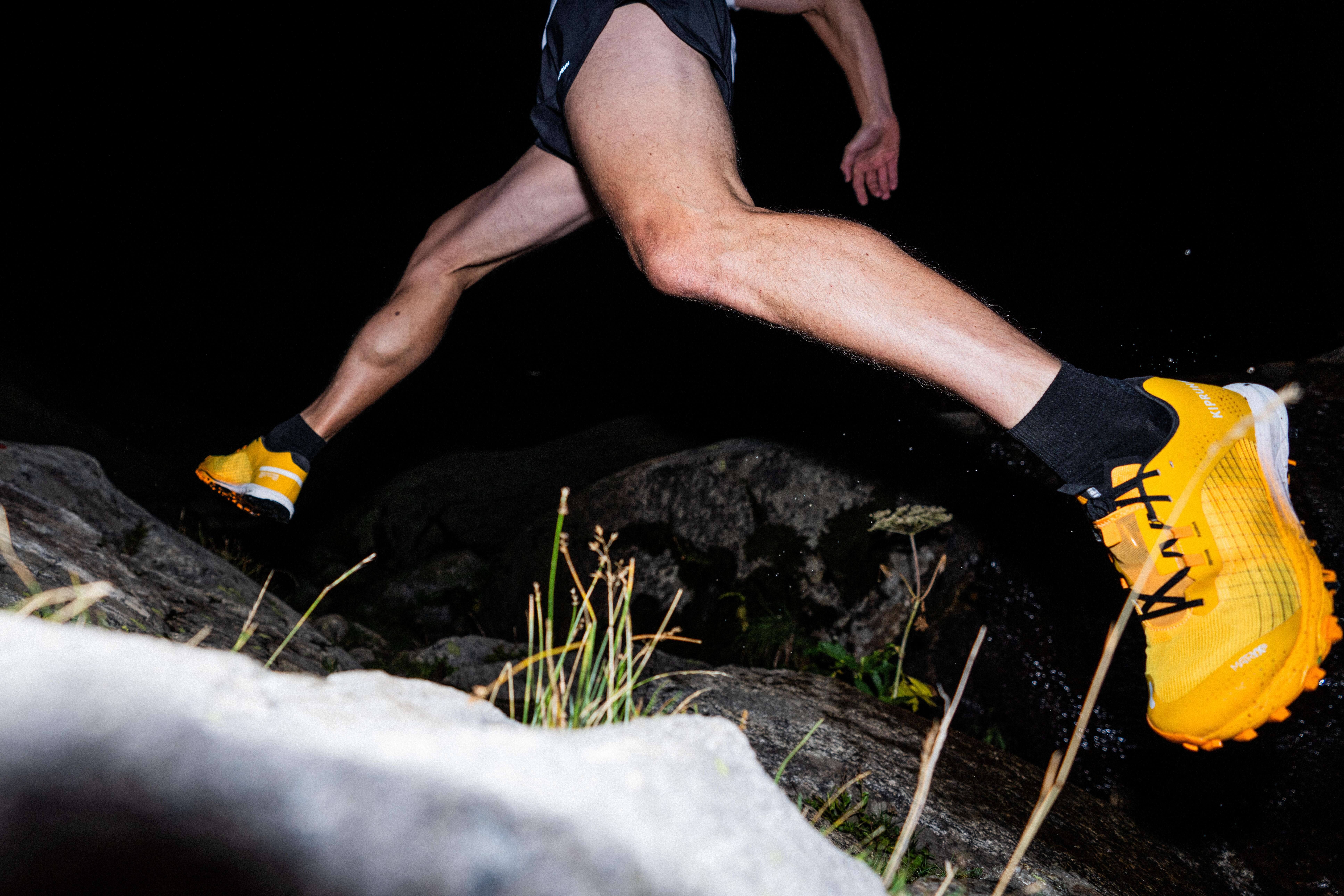 Men's trail running shoes kiprun race light mango KIPRUN Decathlon