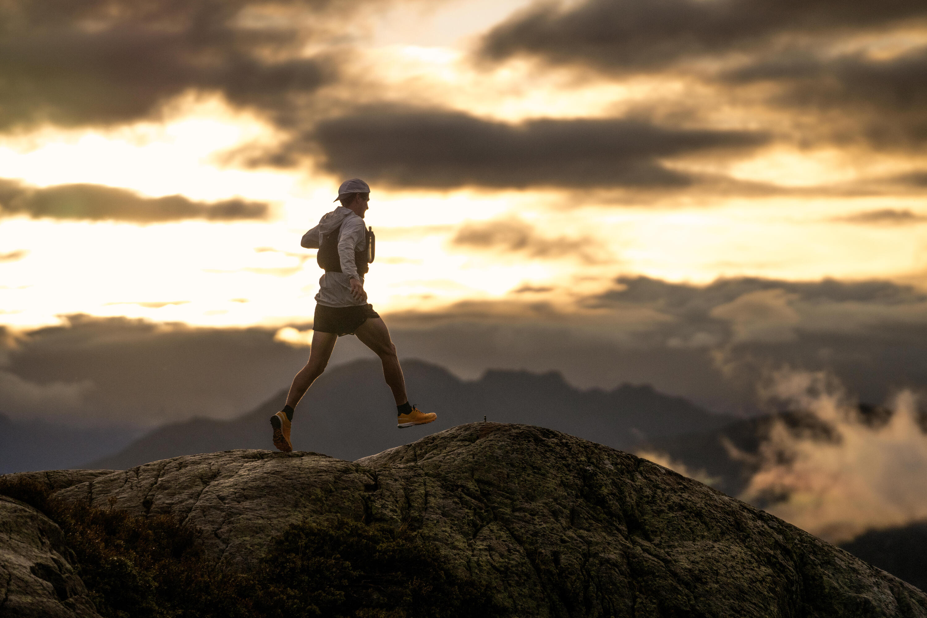 Short de course homme, Run 500 Confort Split 9/13