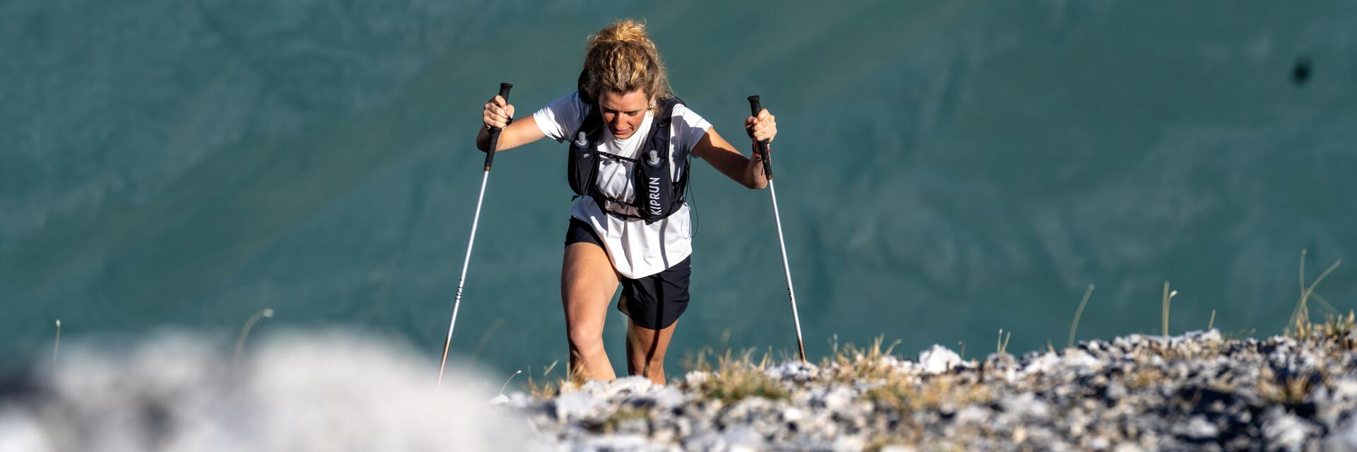 Mit Stöcken laufen: Guide für Trailrunning und Technik