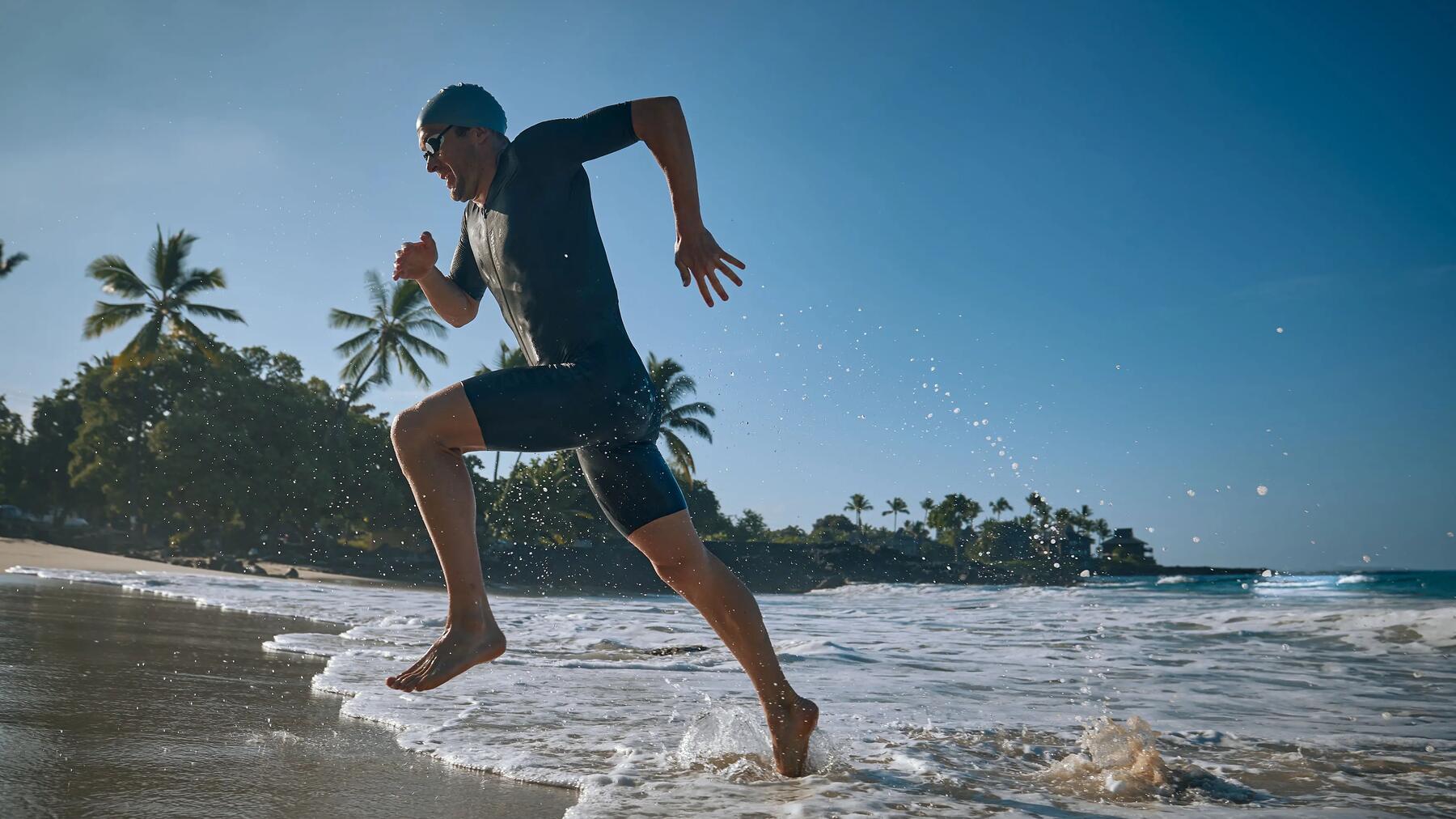 hombre haciendo transición en triatlón