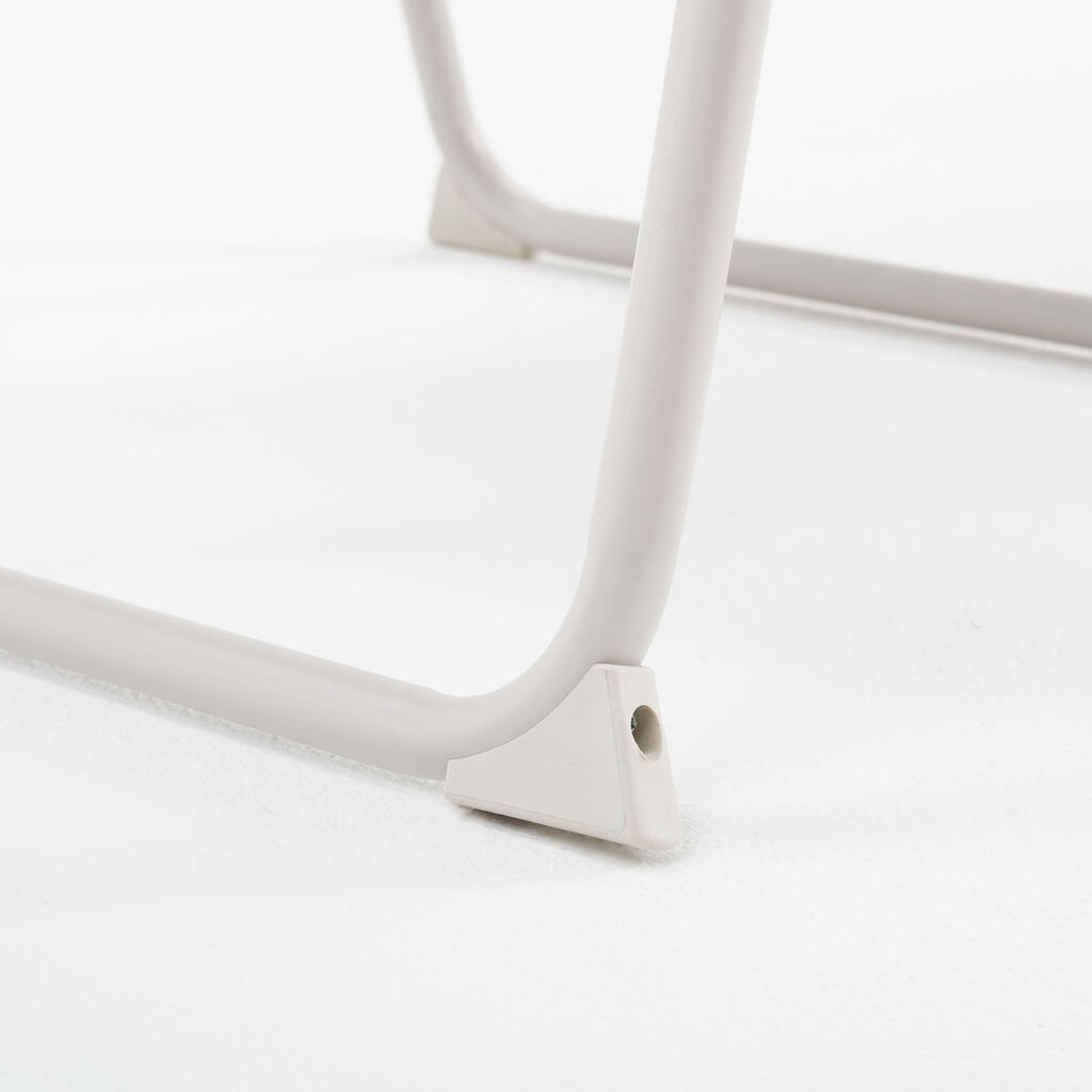 Foldable camping chair with armrest
