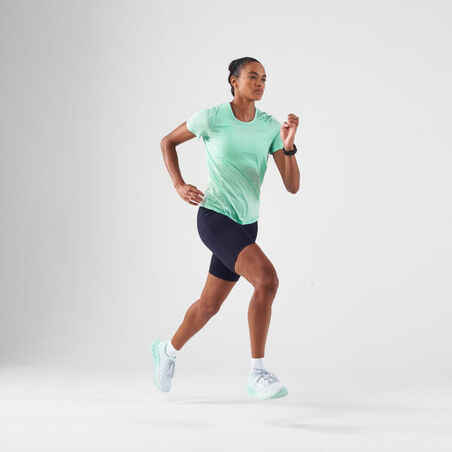 חולצת טי לריצה, נשים, ללא תפרים KIPRUN Run 500 Comfort - ירוק בהיר