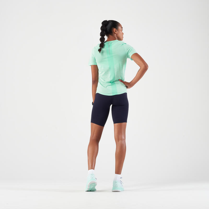 女款舒適無縫跑步 T 恤 Run 500－淡綠色