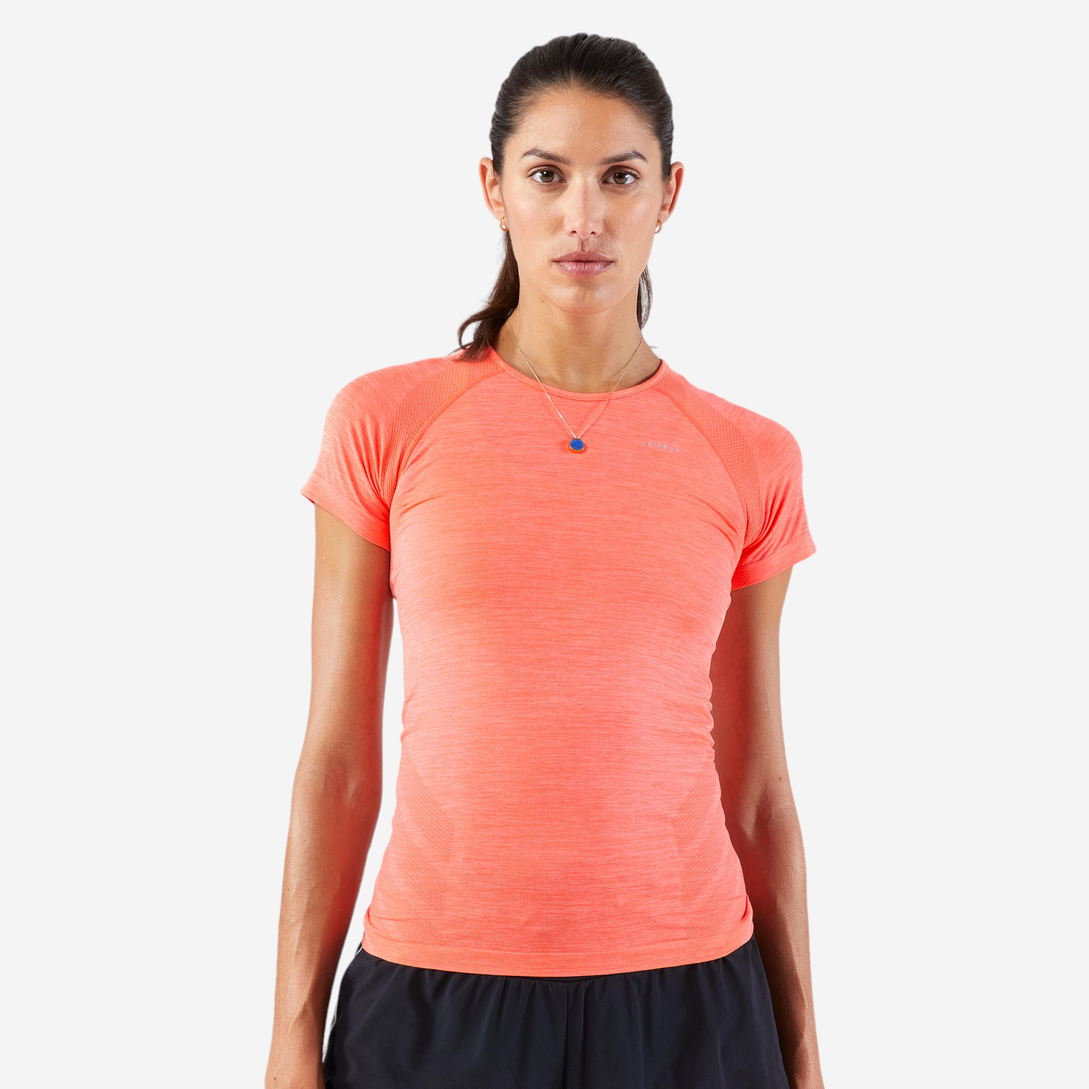 KIPRUN T-shirt da donna senza cuciture per running e trail - Run 500 Confort Slim coral