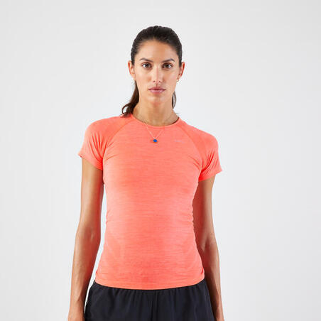 T-shirt för löpning - RUN 500 COMFORT SLIM - sömlös dam korall 