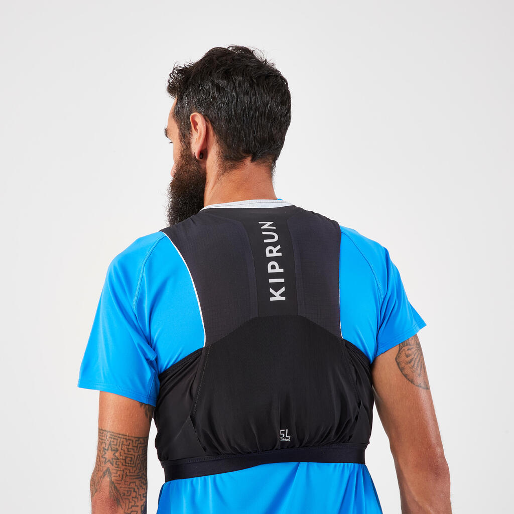 PRSLUK ZA TRAIL TRČANJE KIPRUN UNISEX SA DRŽAČEM ZA BOCU OD 5 l - BELI