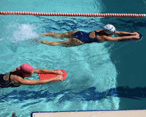 Entraînement de natation : technique et propulsion des jambes