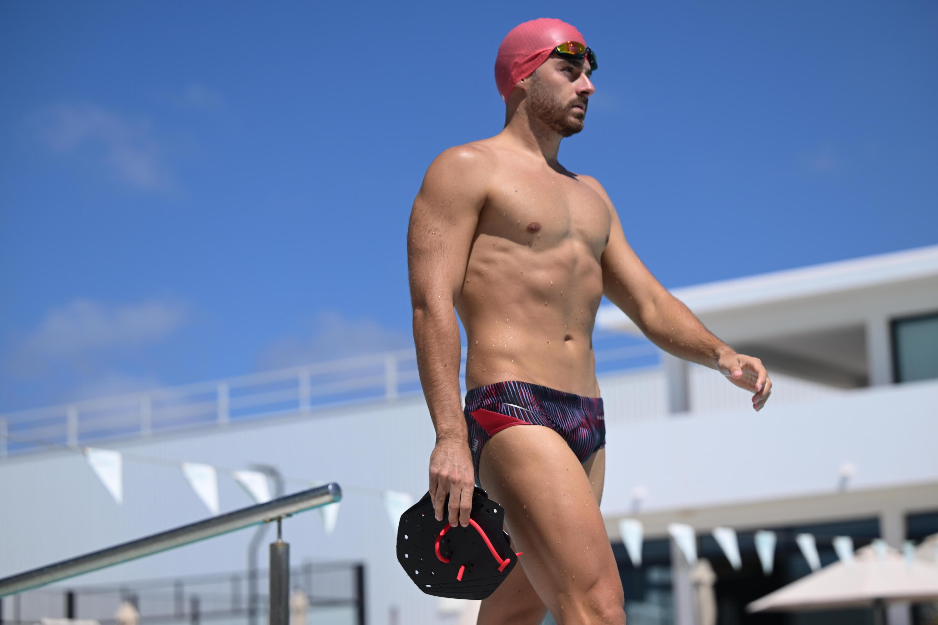 MAILLOT DE BAIN NATATION HOMME  SLIP 900 PRINT ALL GRAN ROUGE 9/10