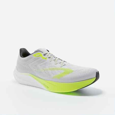 MEN'S KIPRUN KD900 LIGHT RUNNING SHOES - WHITE/YELLOW