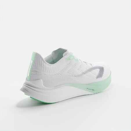 WOMEN'S KIPRUN KD900 LIGHT RUNNING SHOES - LIGHT GREEN/WHITE