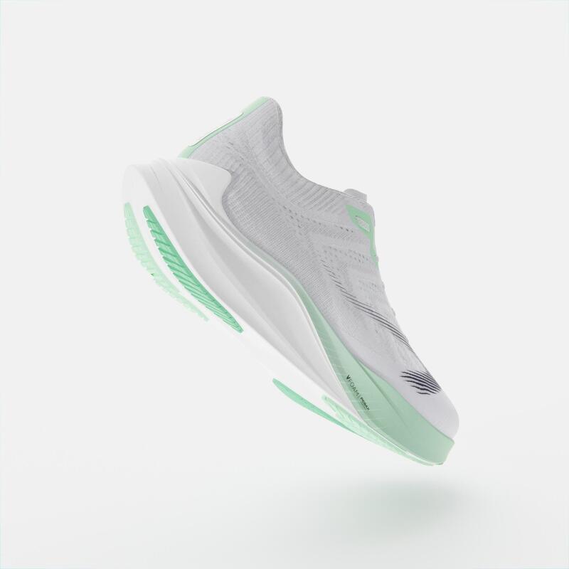 CHAUSSURE DE RUNNING FEMME KIPRUN KD900 LIGHT VERT BLANC