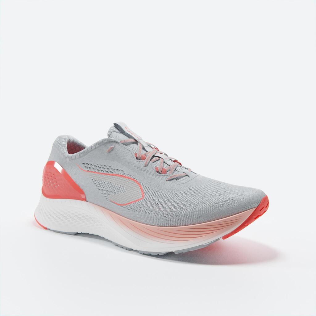 ZAPATILLAS RUNNING MUJER KIPRUN KS 500 2 GRIS Y ROJO CORAL