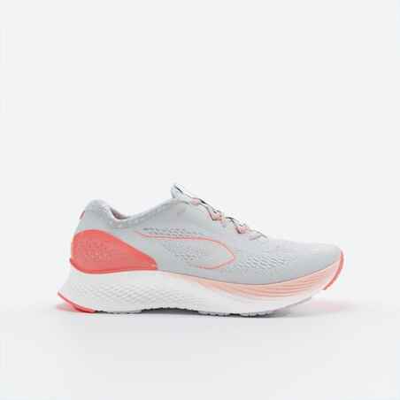 WOMEN'S KIPRUN KS 500 2 RUNNING SHOES - GREY AND CORAL