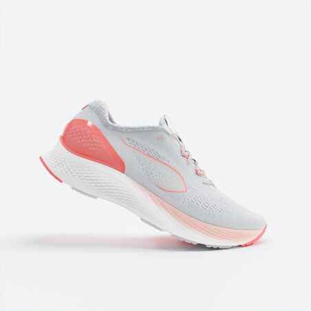 ZAPATILLAS RUNNING MUJER KIPRUN KS 500 2 GRIS Y ROJO CORAL