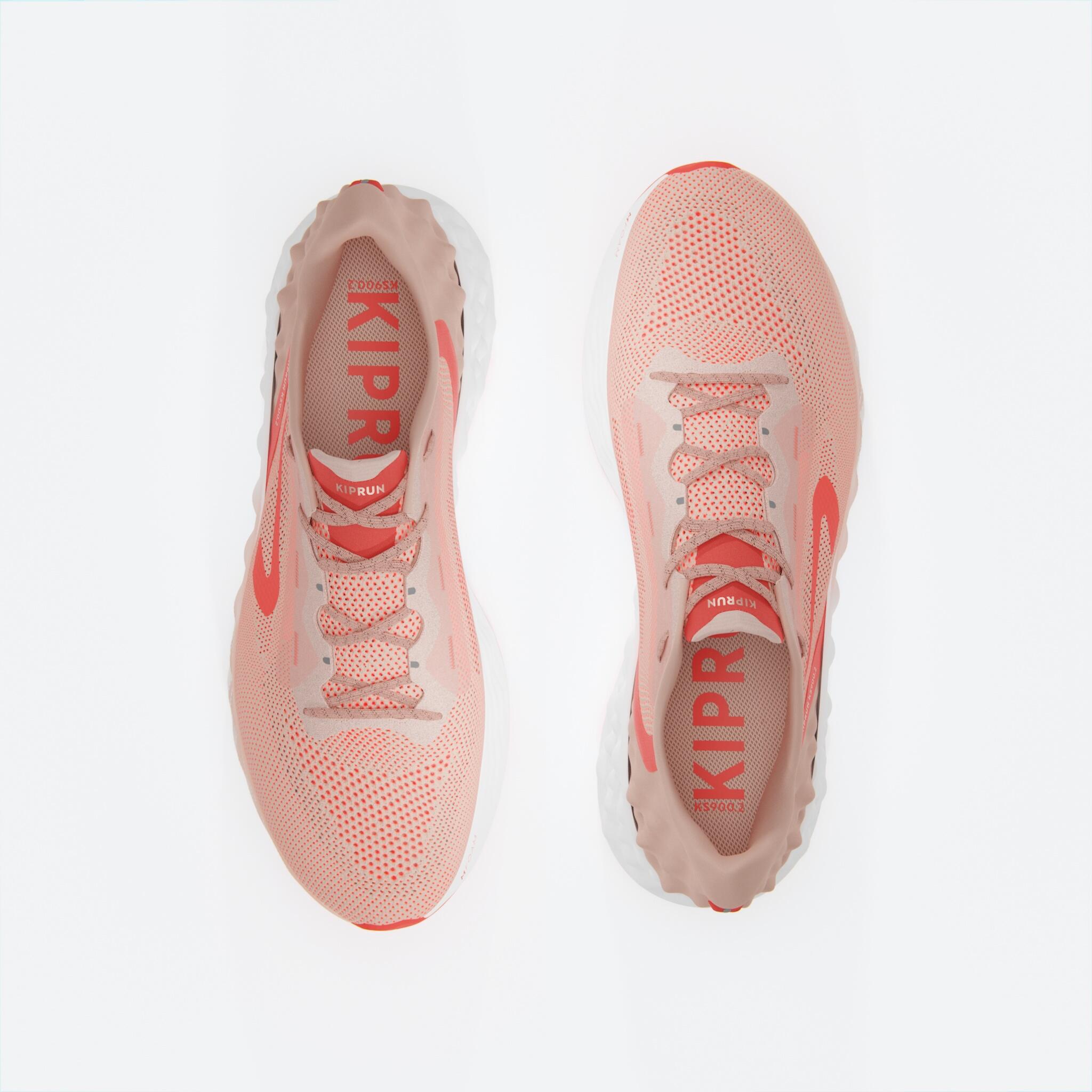 WOMEN'S KIPRUN KS900 2 RUNNING SHOES - WHITE/CORAL 7/15