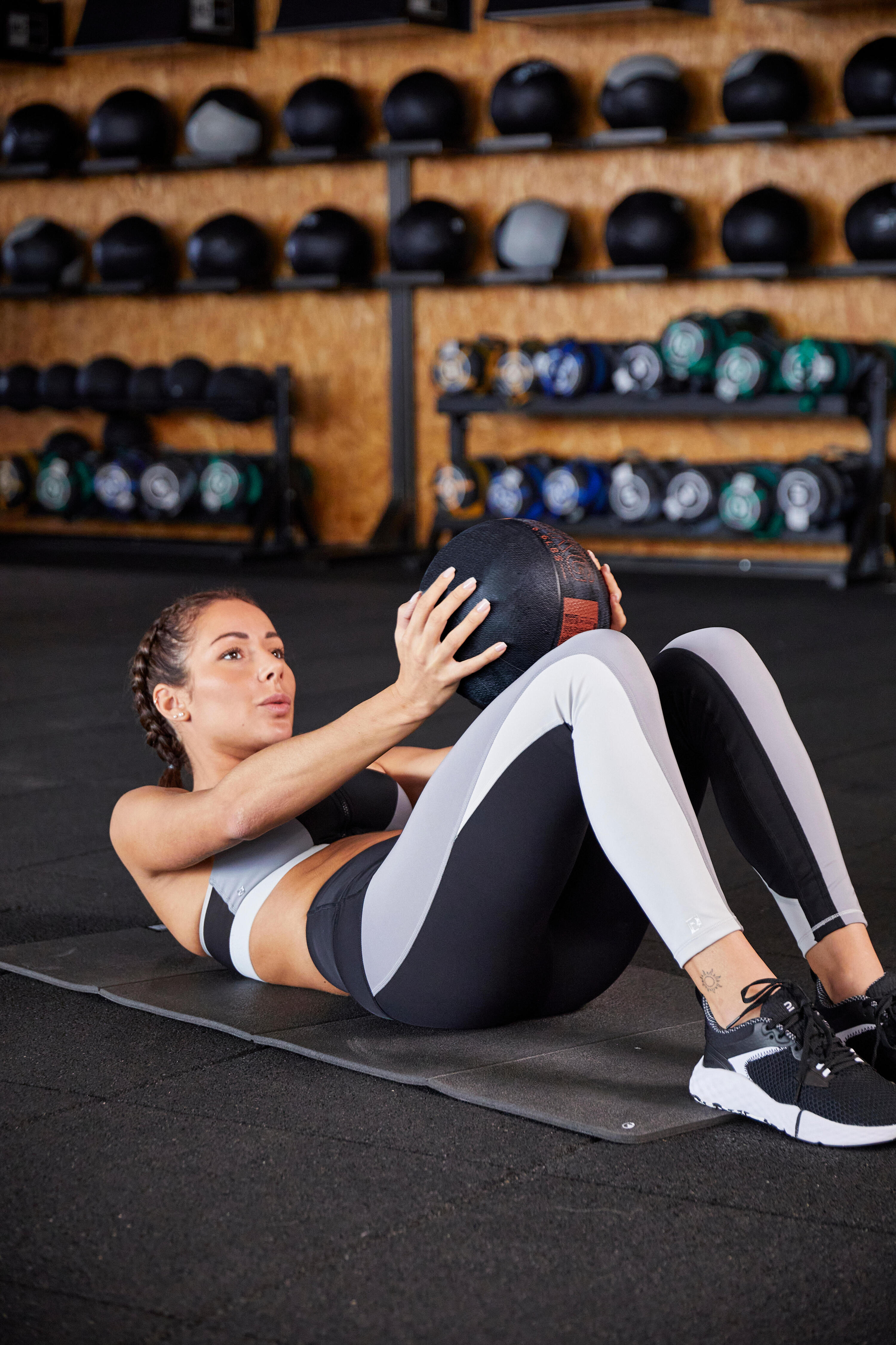 3 kg Rubber Medicine Ball - Black/Orange 9/9