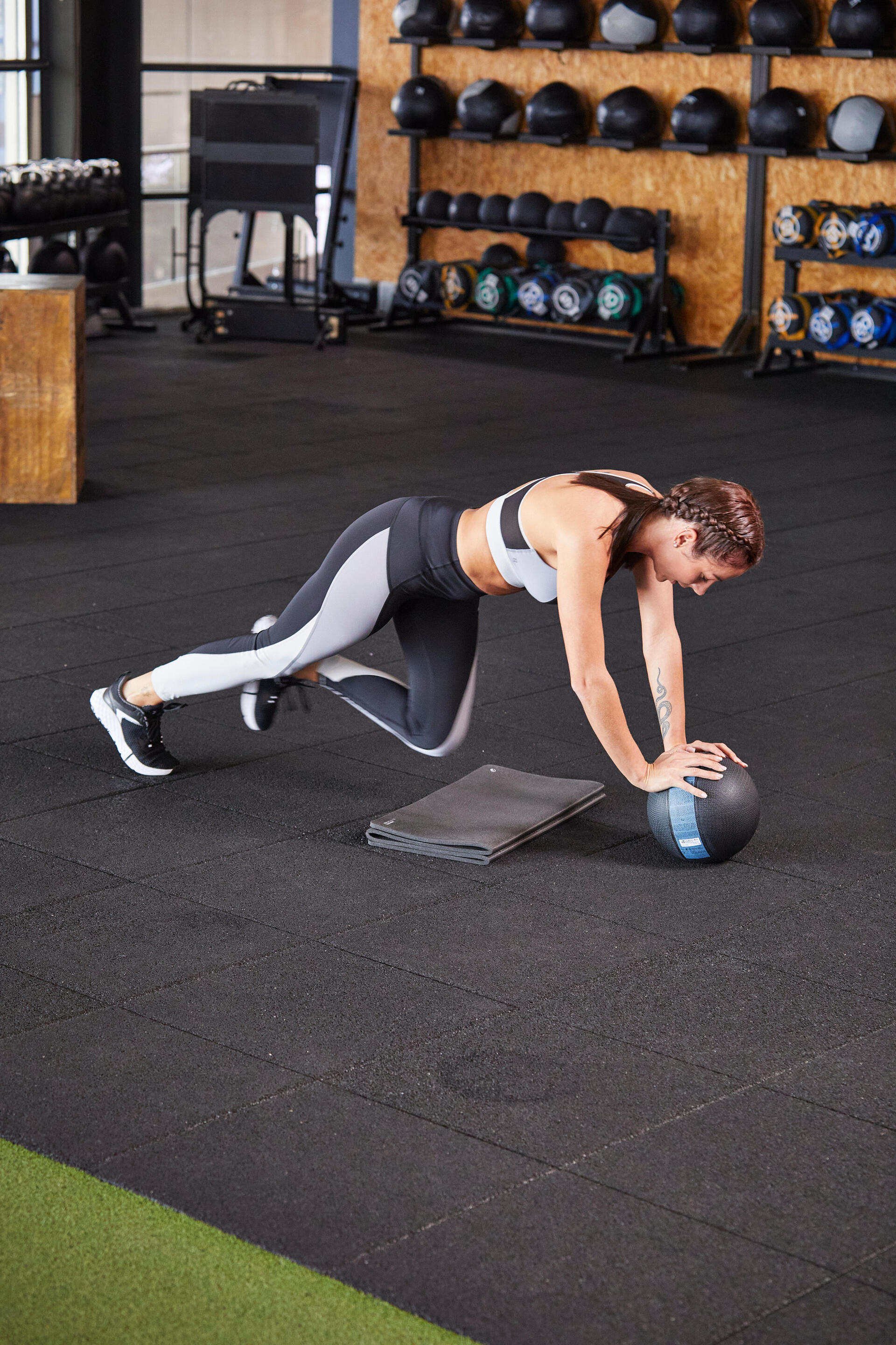 5 kg Rubber Medicine Ball Black/Blue