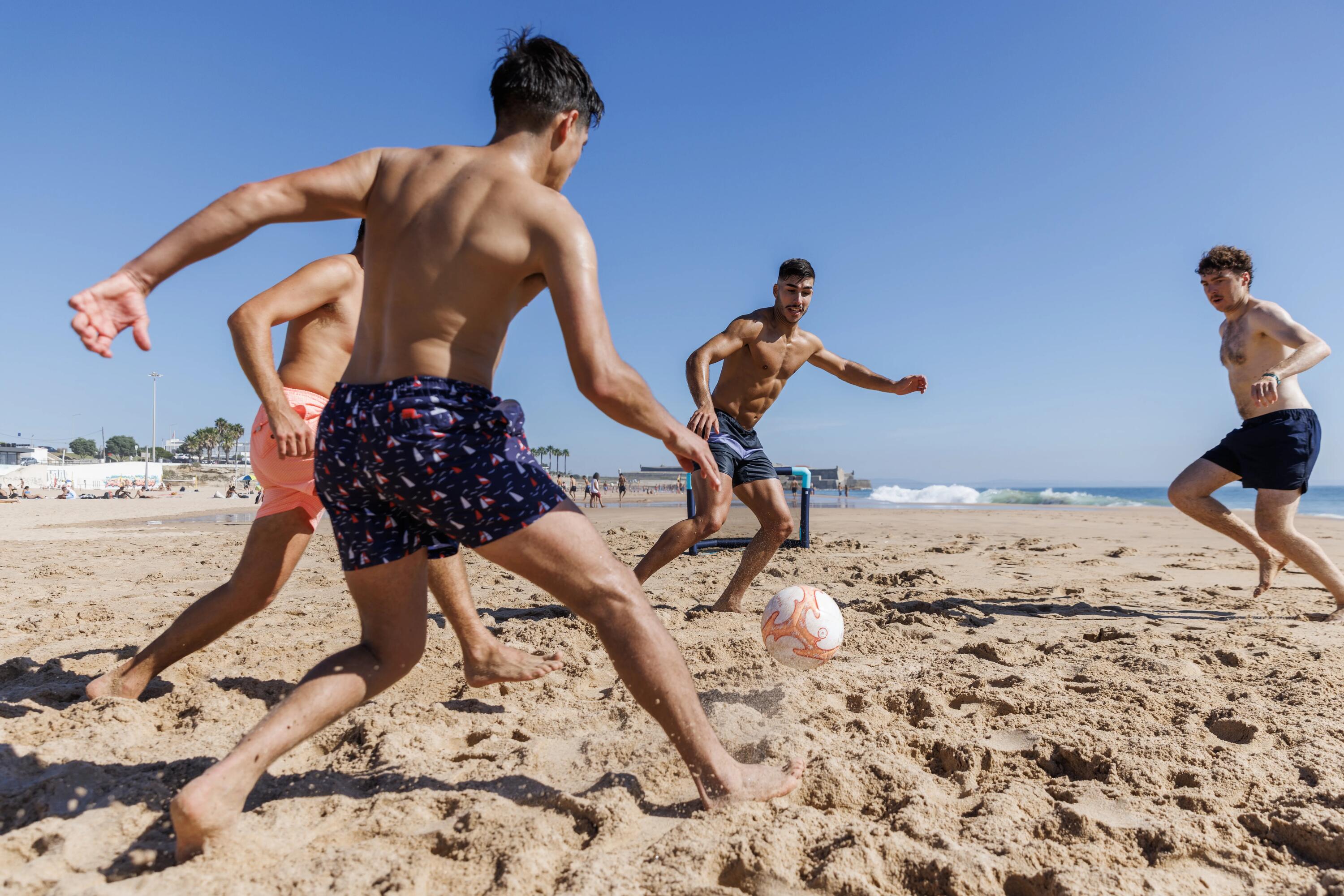 Czym jest piłka nożna plażowa? Zasady gry w beach soccer