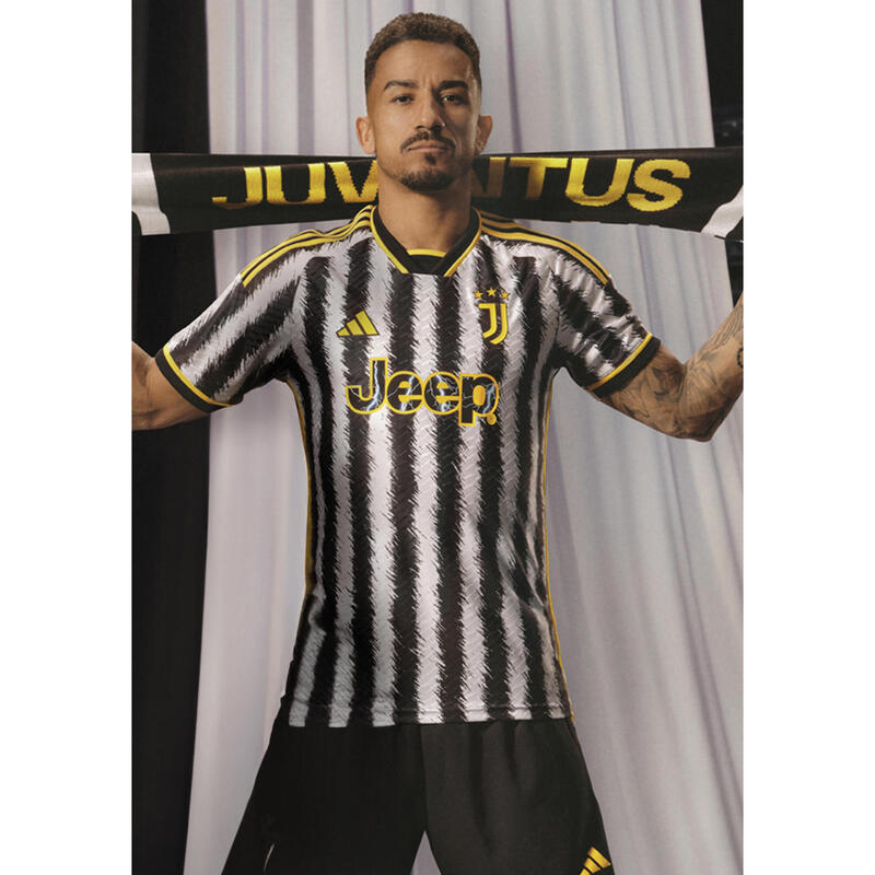 Dres Juventus na domácí zápasy 2023/24