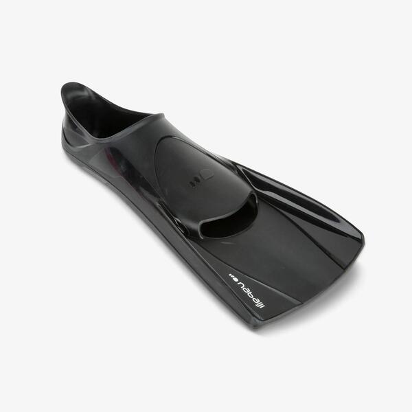 Pair of short black swim fins