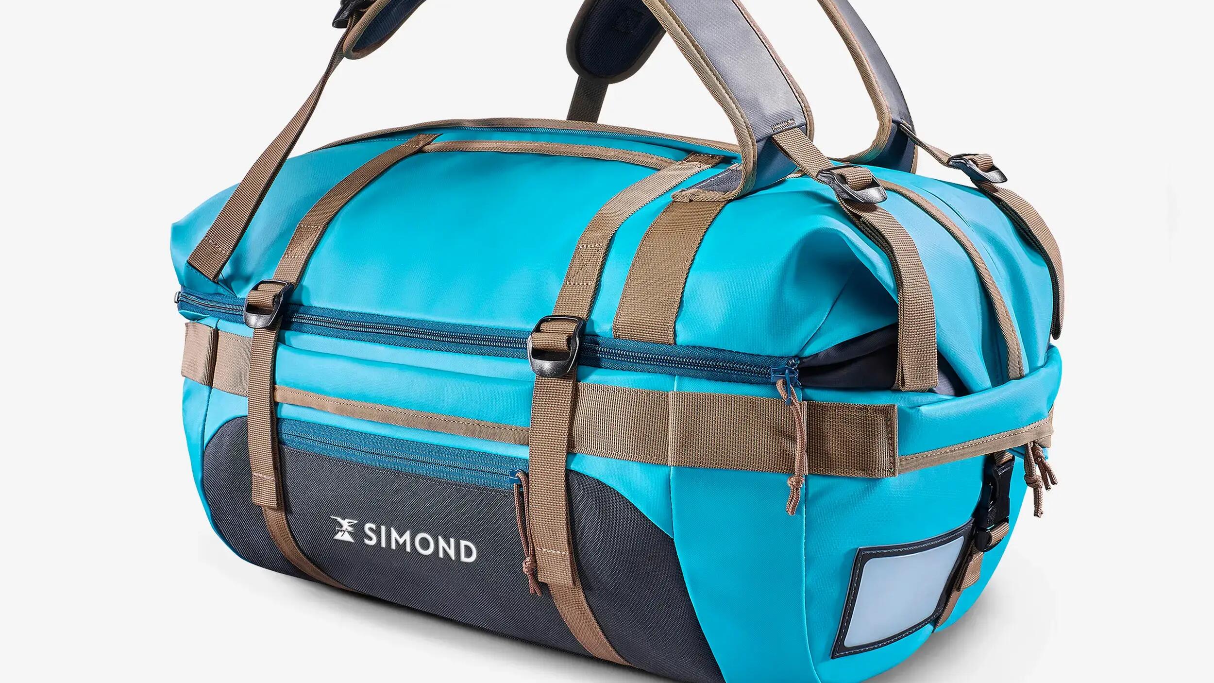 Een blauwe Extend 40/60L-tas voor trekking repareren
