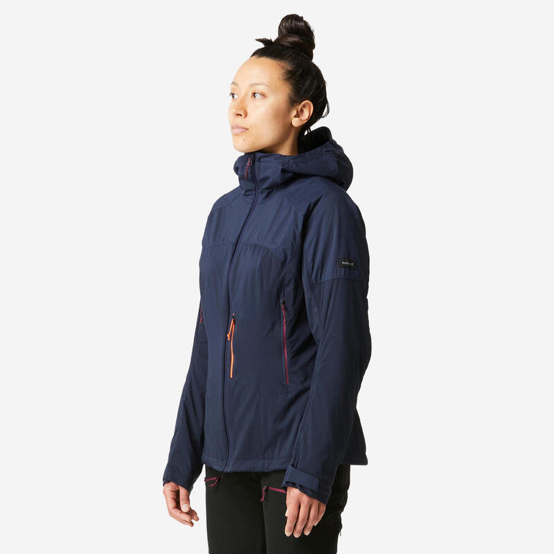 Jachetă Protecție Vânt Softshell Trekking la munte MT900 Albastru Damă 