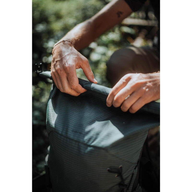 Rucsac Drumeție la Munte Rolltop MH500 LIGHT 22L Verde