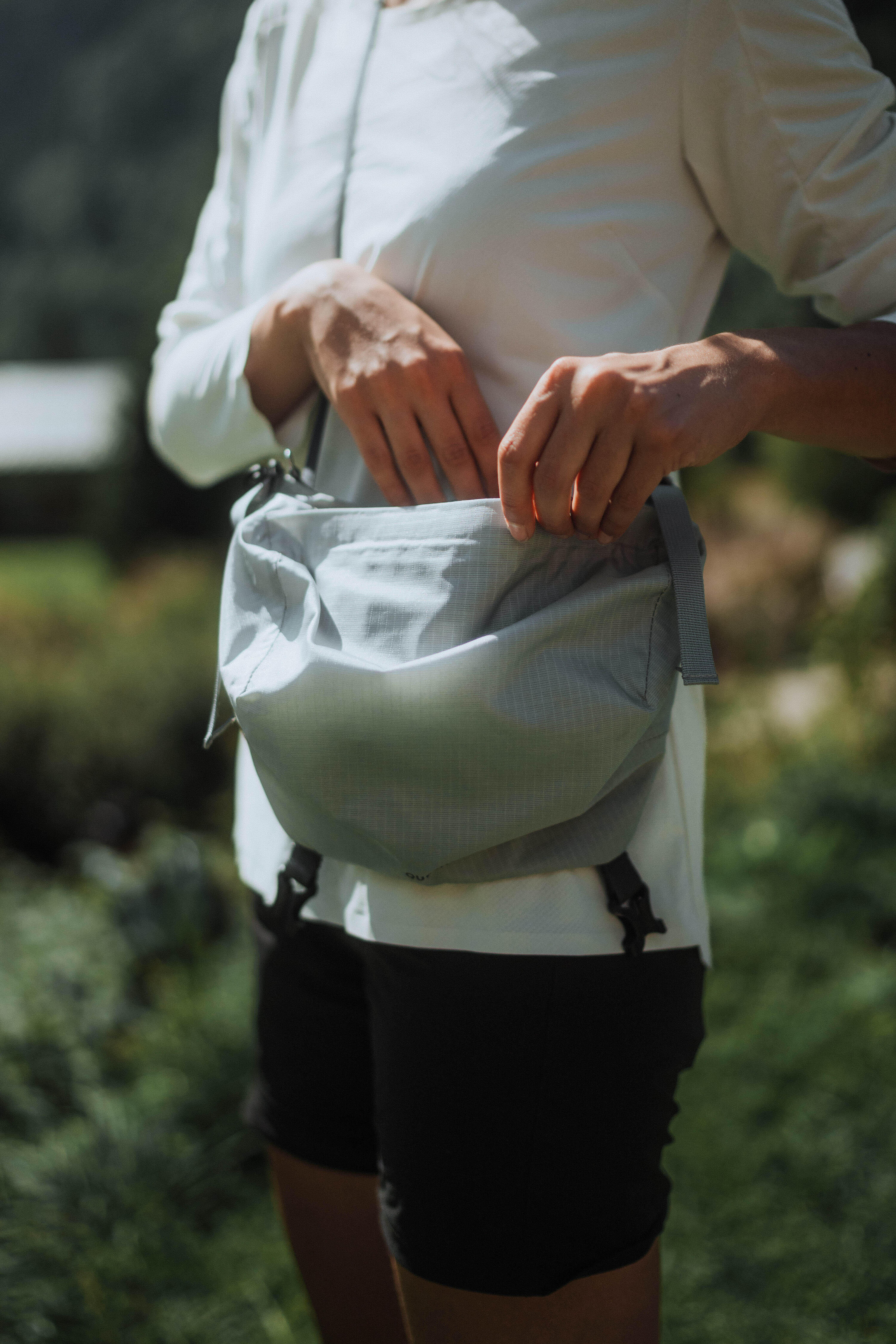 Mochila de Caminhada na Montanha, MH900 25L Cinzento 25/28