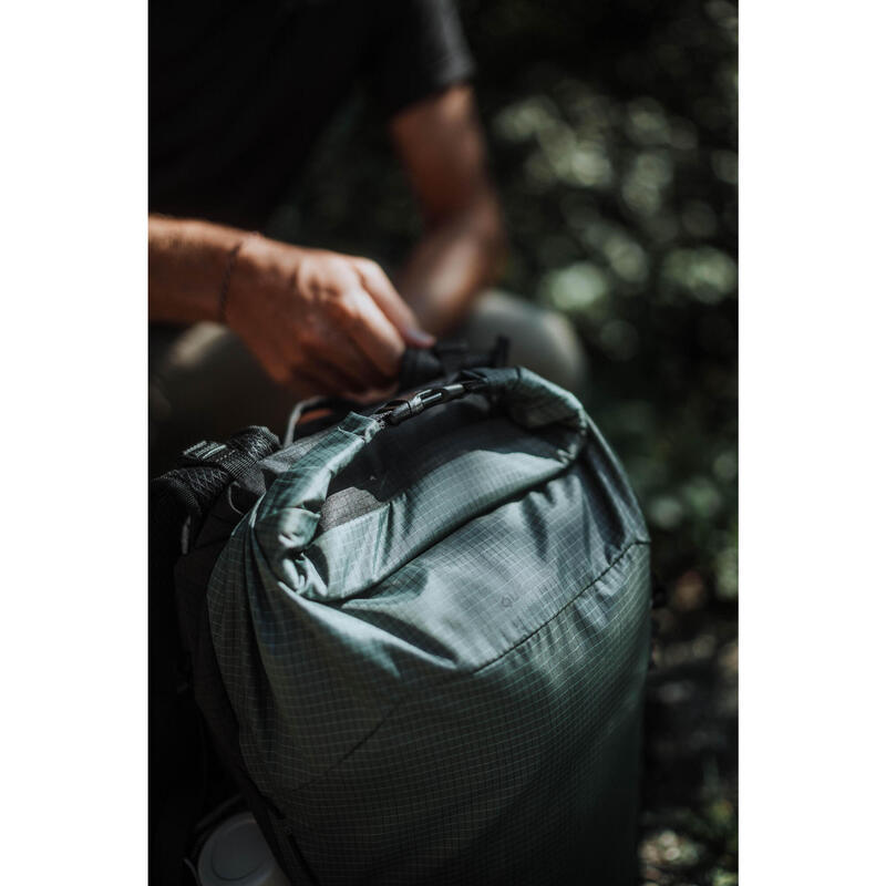 Rucsac Drumeție la Munte Rolltop MH500 LIGHT 22L Verde