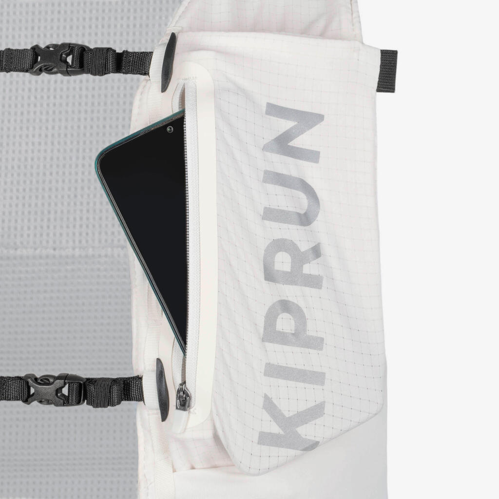 PRSLUK ZA TRAIL TRČANJE KIPRUN UNISEX SA DRŽAČEM ZA BOCU OD 5 l - BELI