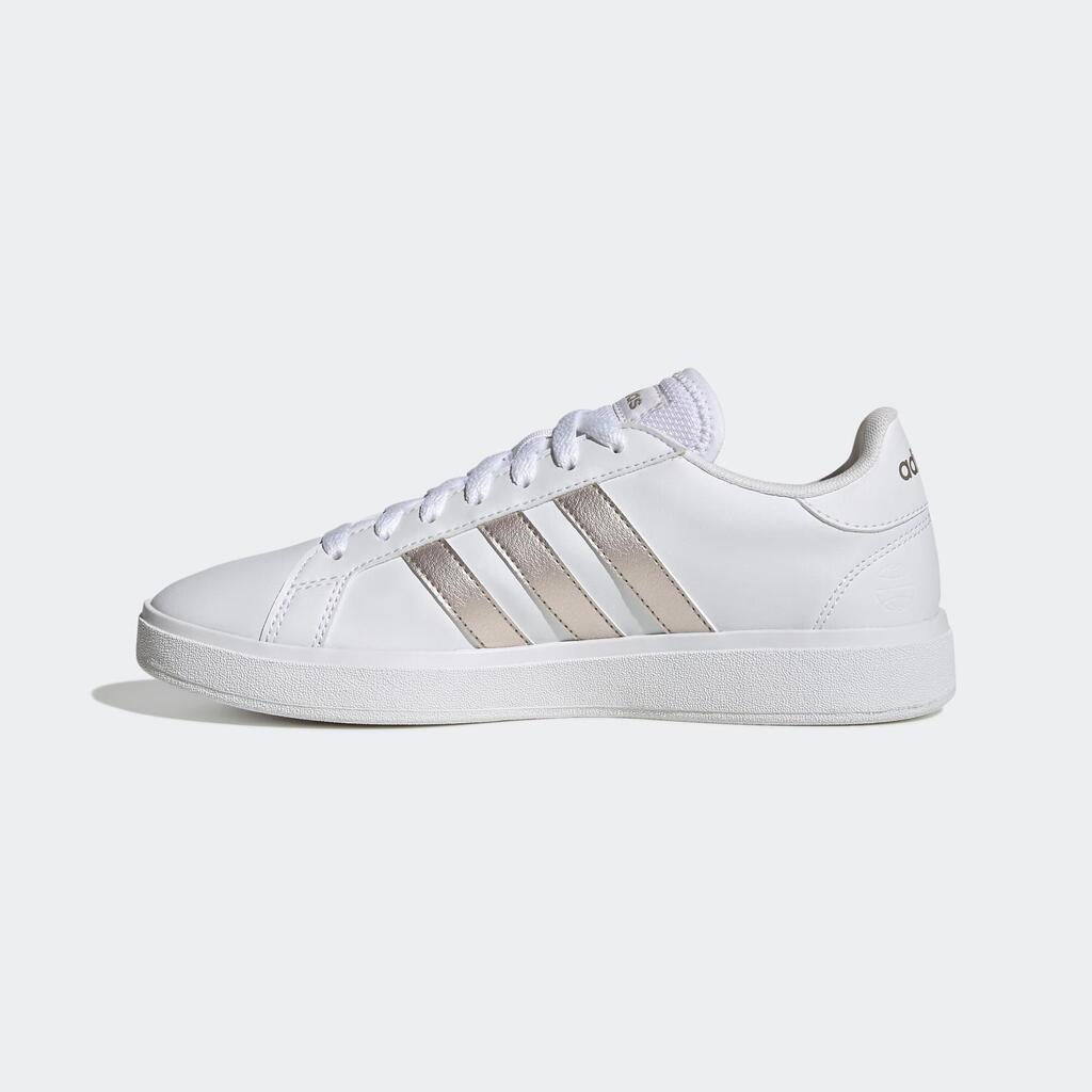 Women's walking trainers, Court base - White/silver 