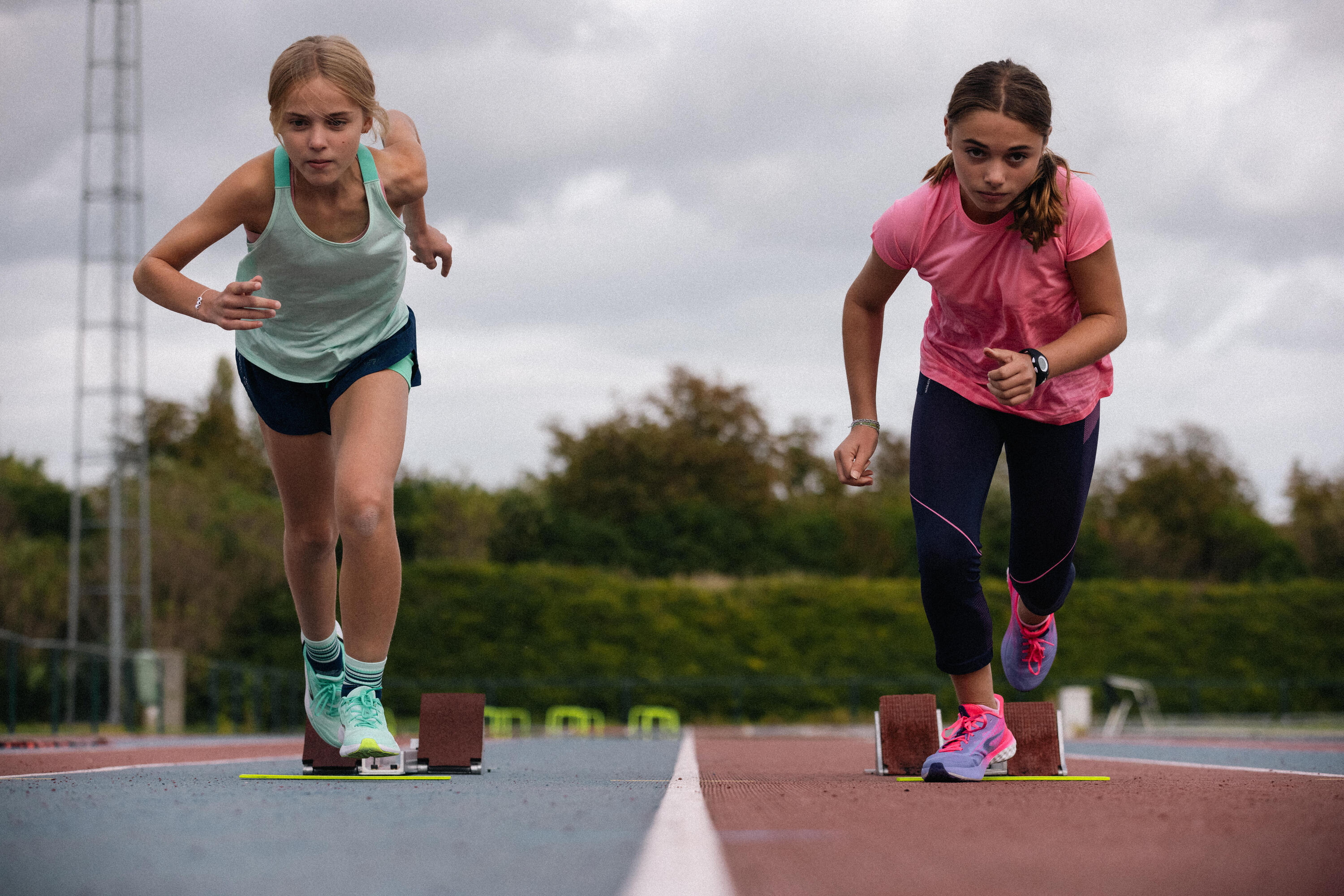 Maiou fără cusături alergare KIPRUN 900 light Verde Fete 14/18