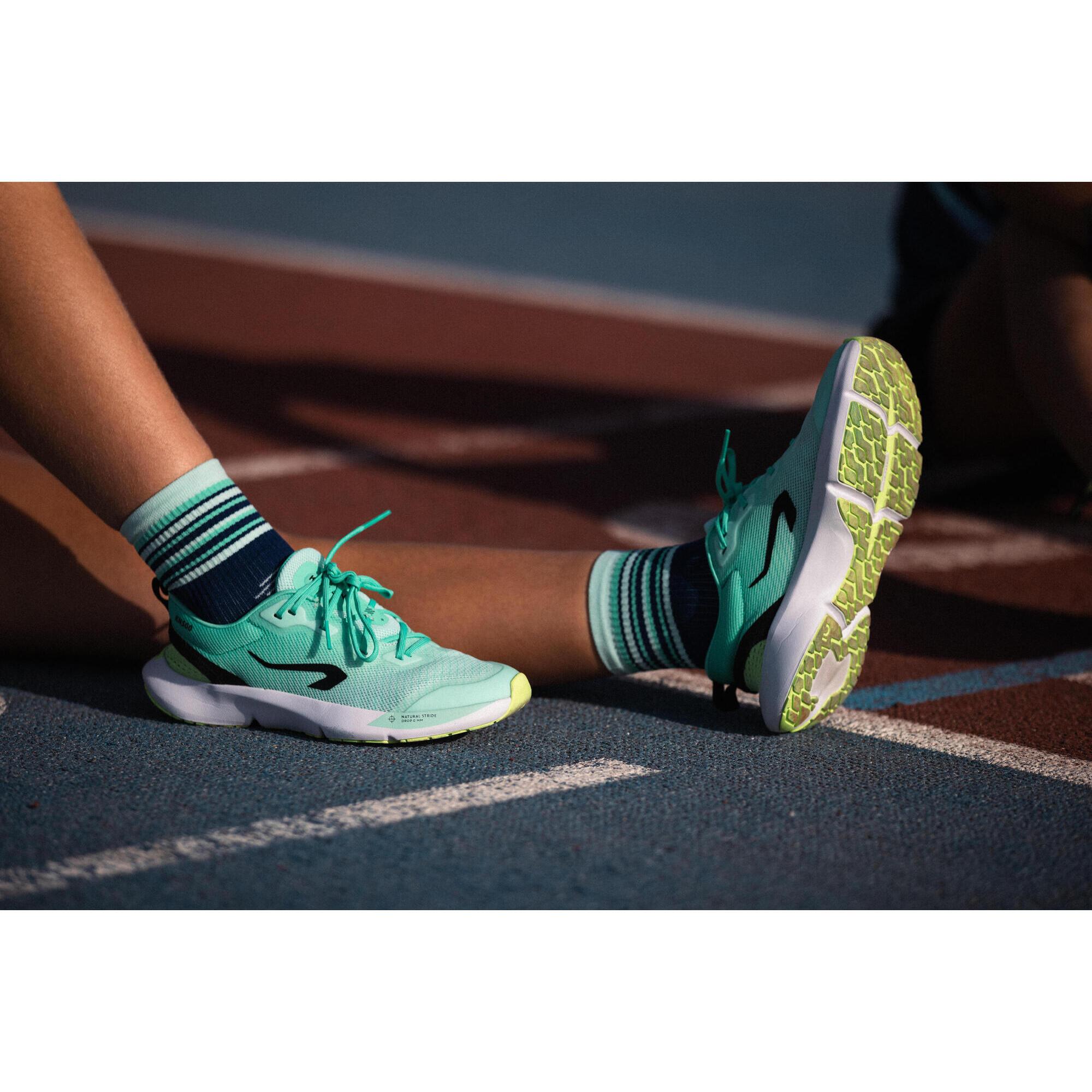 Zapatillas running drop 0 Ninos KIPRUN KN500 verdes amarillas negras Decathlon