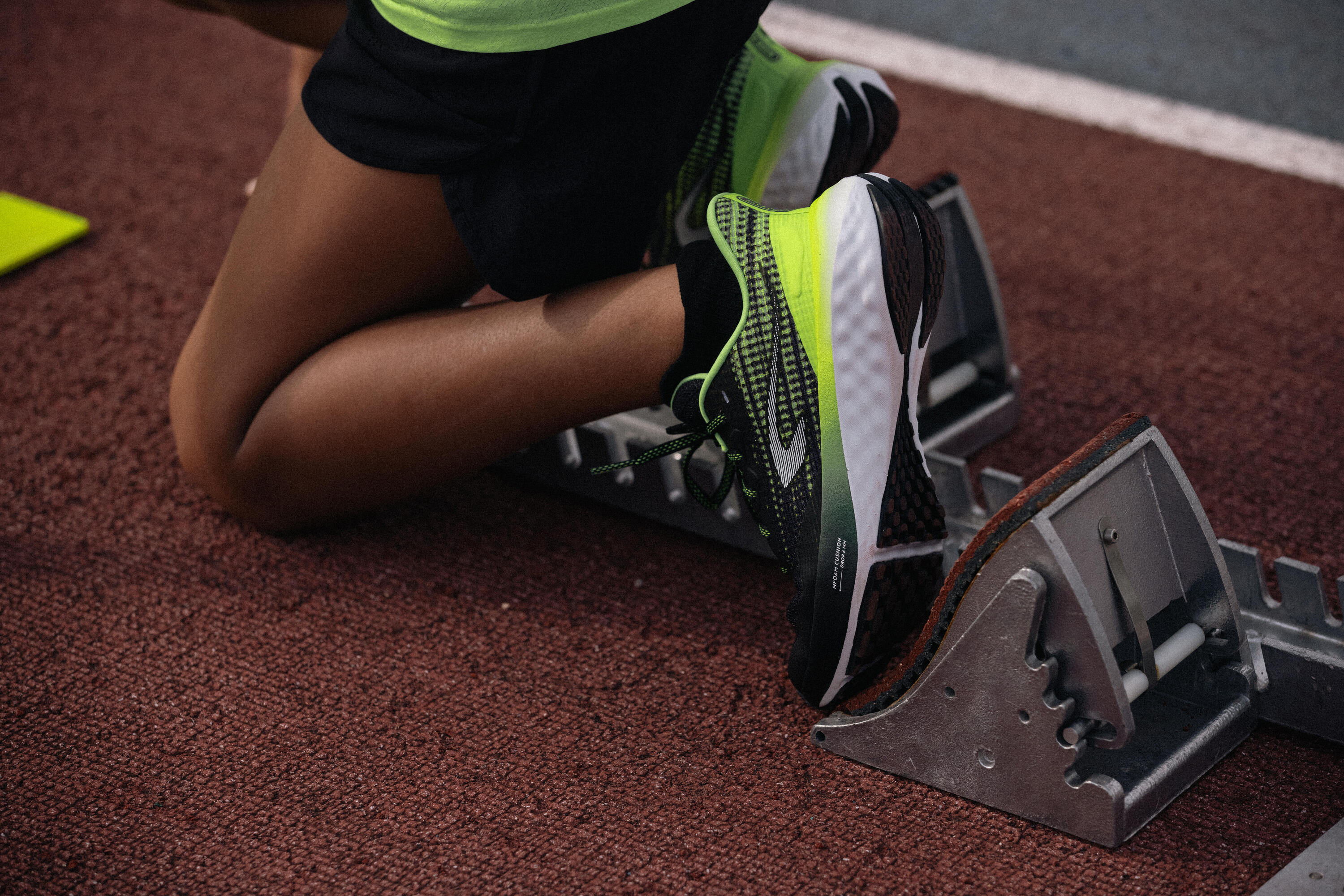 Scarpe running bambino K 500 FAST nero-giallo 10/13