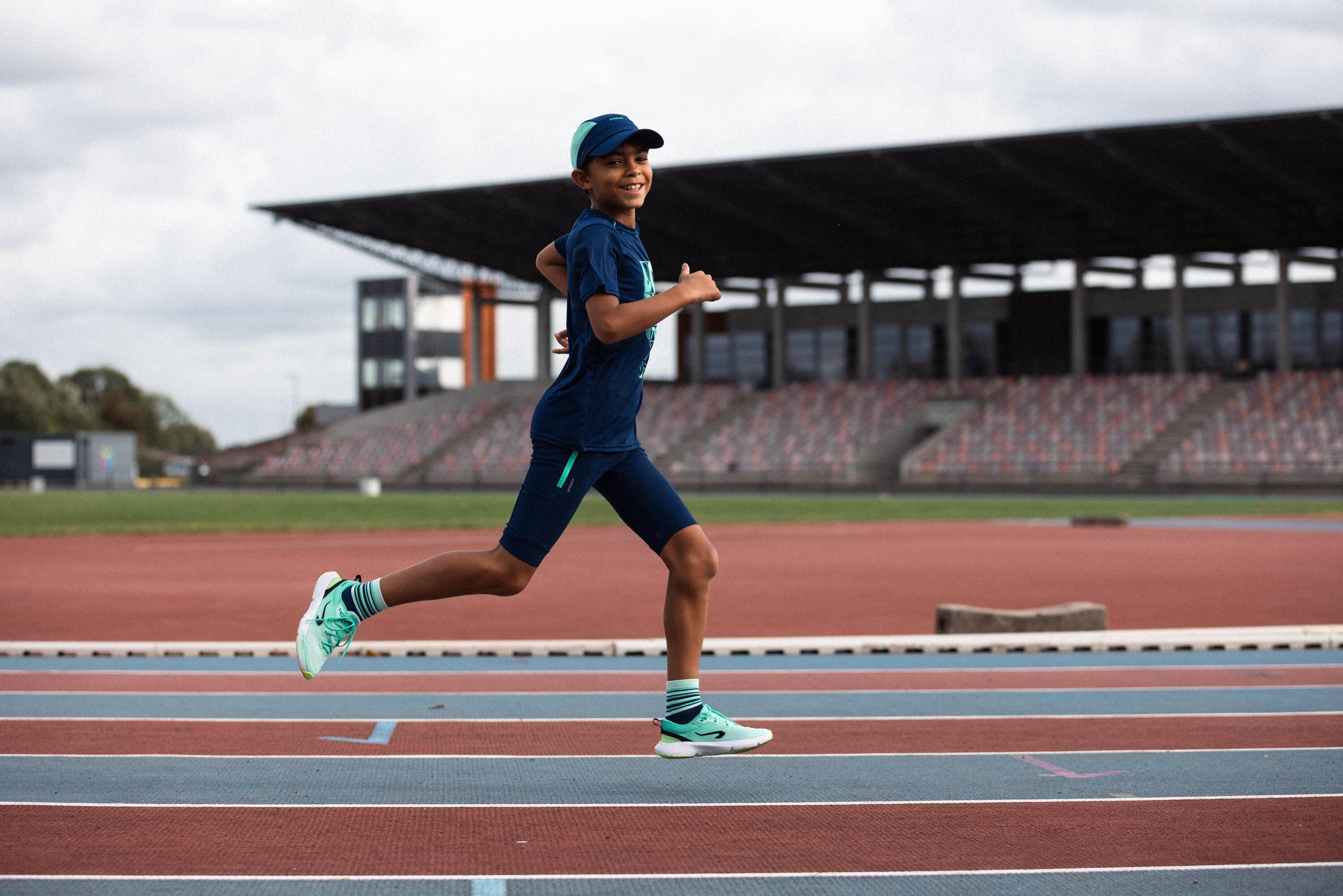 Dětské kraťasy na atletiku Kiprun Dry+  18/19