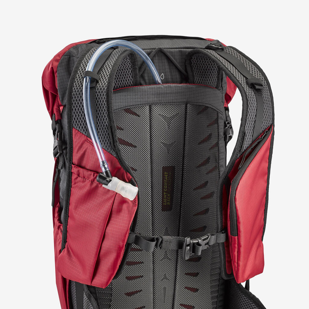 Ranac za planinarenje MH500 Light sa poklopcem na savijanje 22 l - svetlocrveni