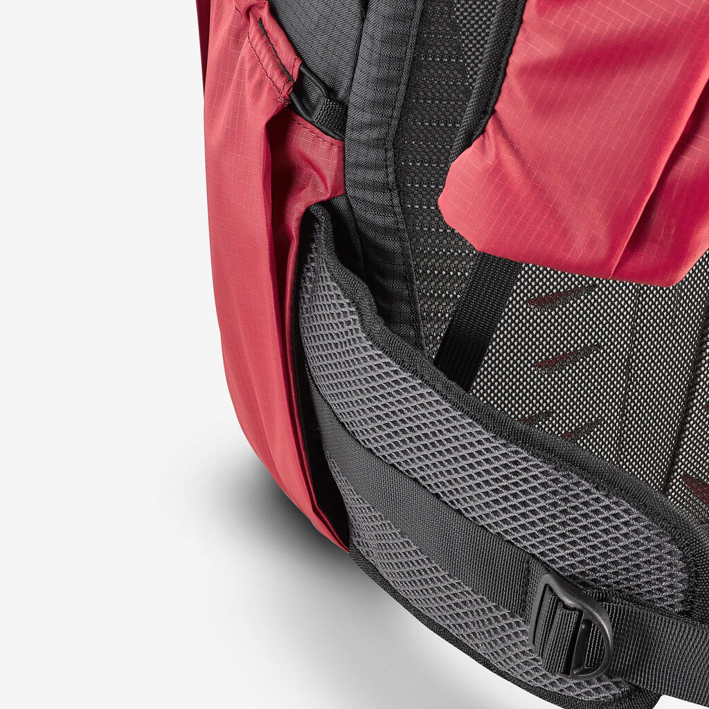 Ranac za planinarenje MH500 Light sa poklopcem na savijanje 22 l - svetlocrveni