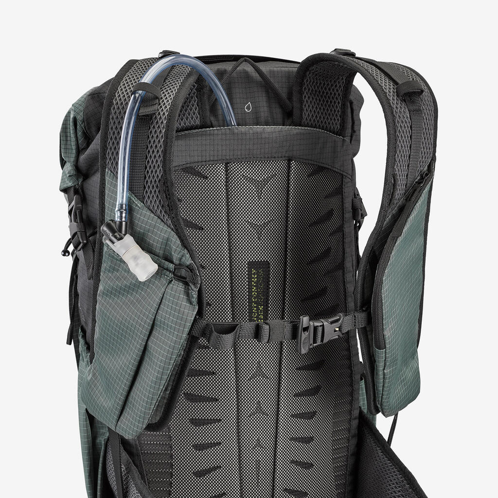 Ranac za planinarenje MH500 Light sa poklopcem na savijanje 22 l - svetlocrveni