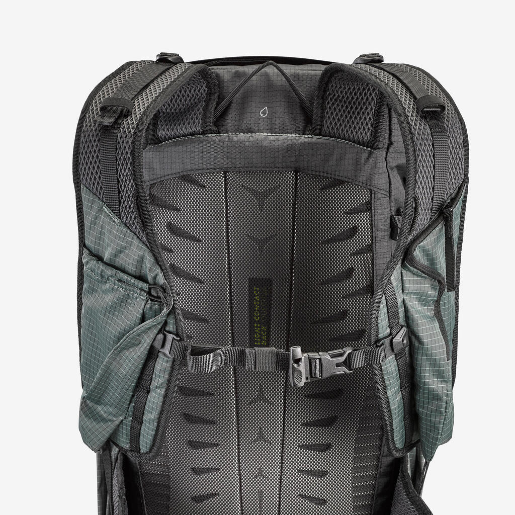 Ranac za planinarenje MH500 Light sa poklopcem na savijanje 22 l - svetlocrveni