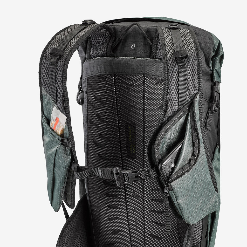 Ranac za planinarenje MH500 Light sa poklopcem na savijanje 22 l - svetlocrveni