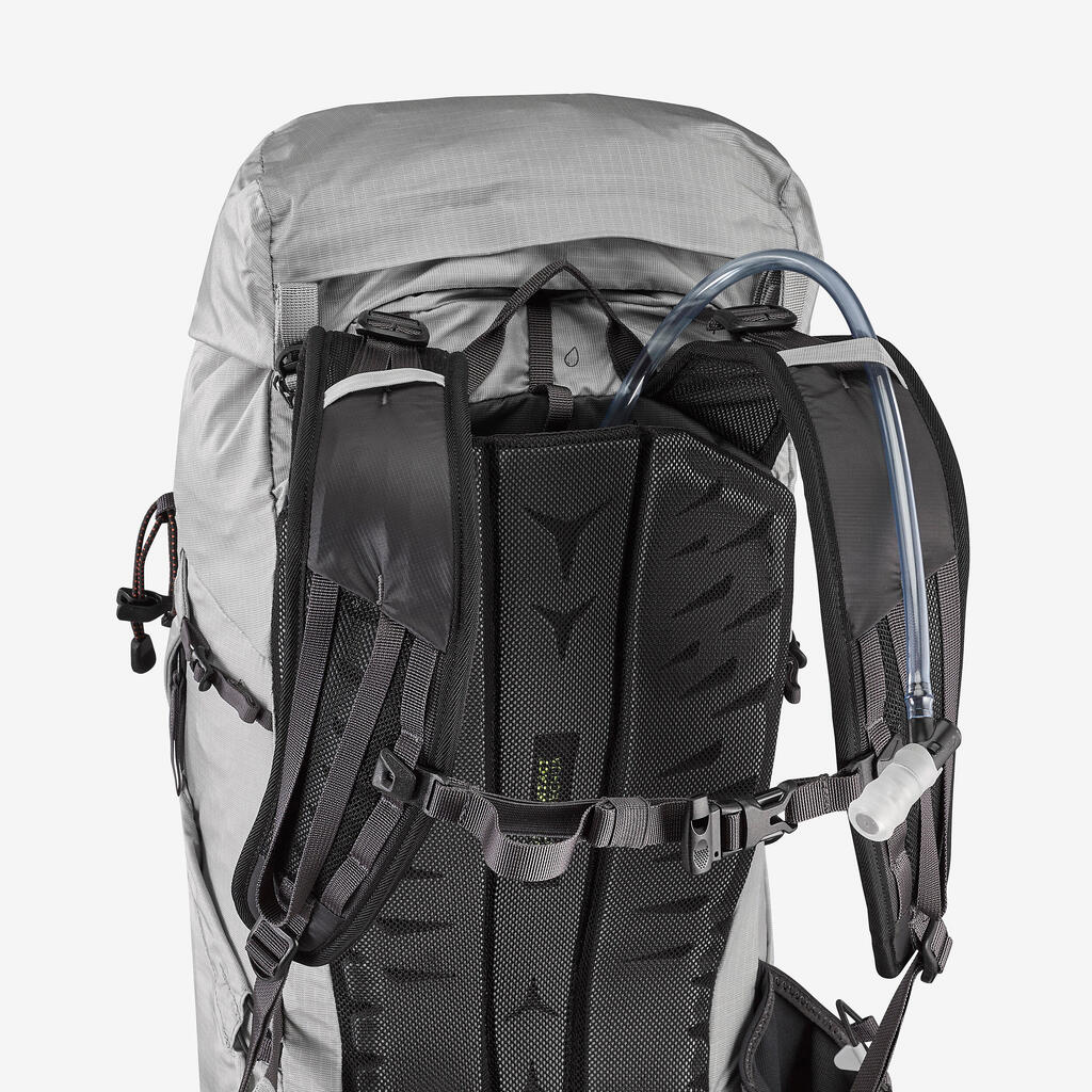 25 L comfortable and light mountain hiking backpack MH900 - Grey