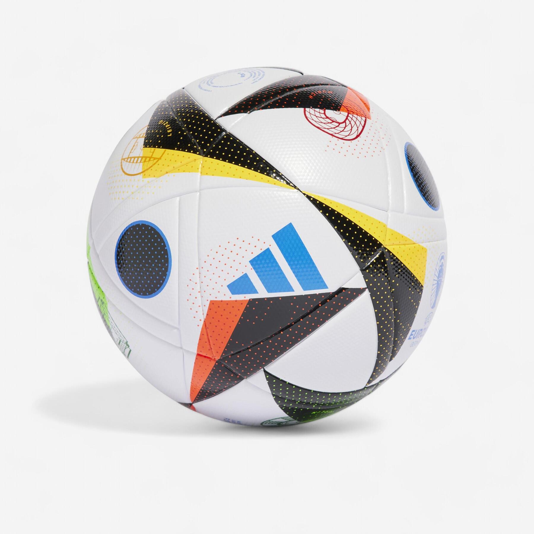 Adidas Fussballliebe : le ballon de 2024 !
