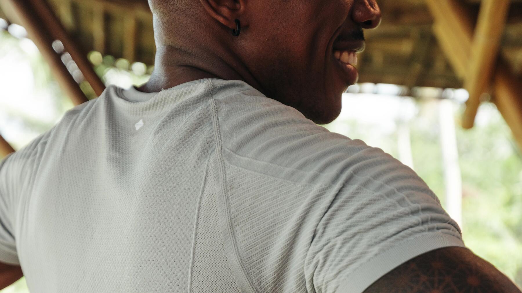 Quels vêtements homme choisir pour le yoga ? – Decathlon
