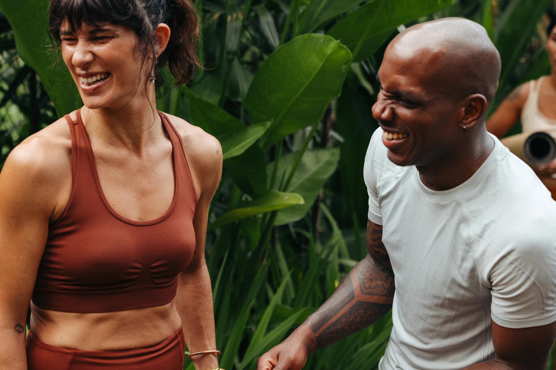 Yoga du rire : 5 exercices faciles pour profiter de ses bienfaits