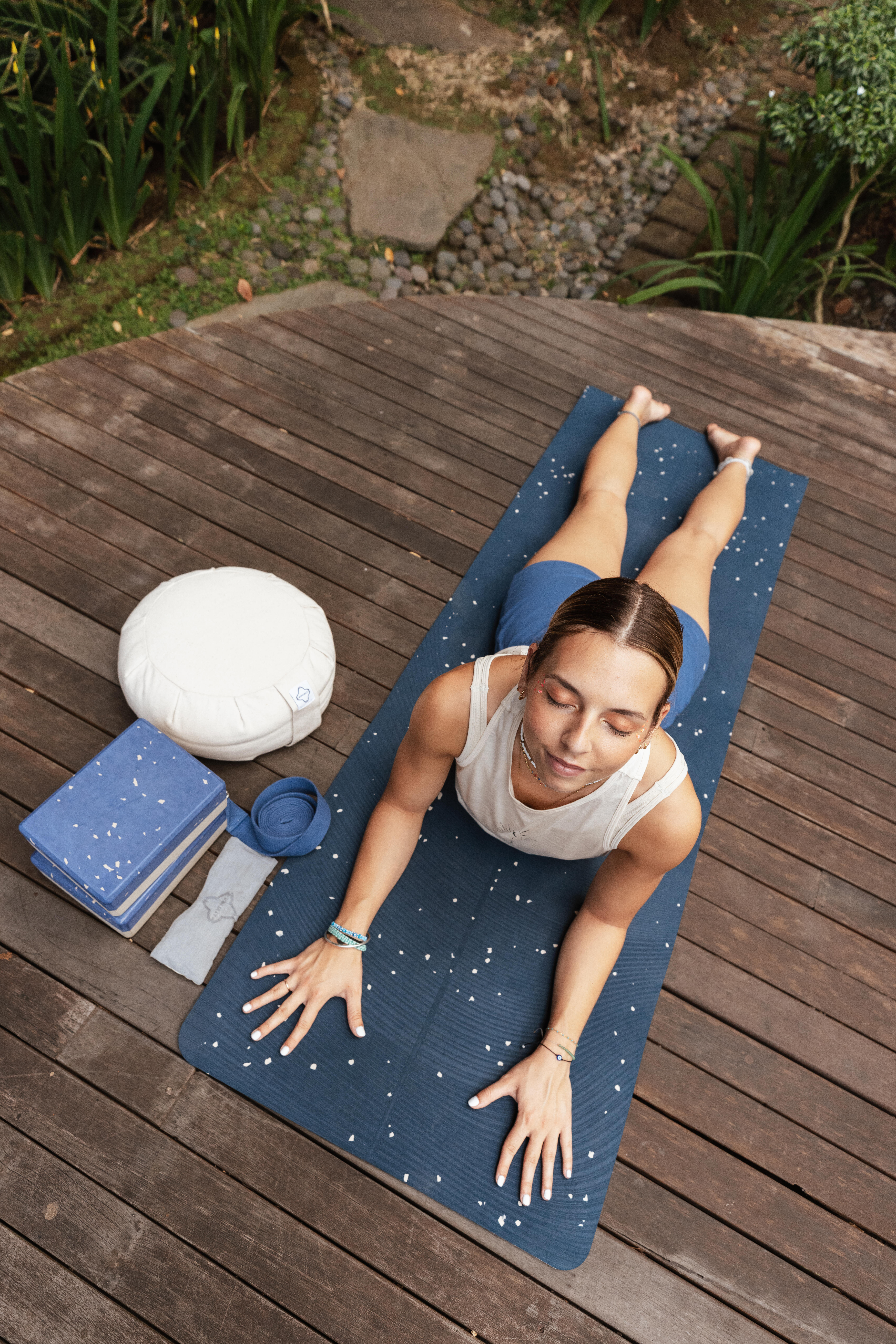 Light Yoga Mat 185 x 61 cm x 5 mm - Navy Blue Light Yoga Mat 185 x 61 cm x 5 mm - Navy Blue